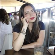 Profesora de inglés y apta para otras clases como Lengua y literatura entre otras asignaturas de ESO, bachillerato y primaria.